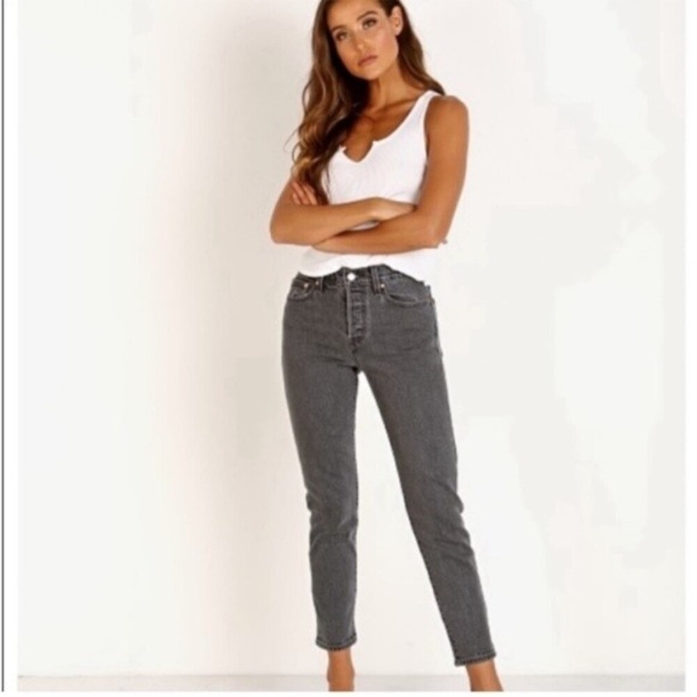 Levi’s Wedgie Icon High Rise Tapered Straight Fit Jeans in Charcoal Gray 26 NWOT - Picture 2 of 16